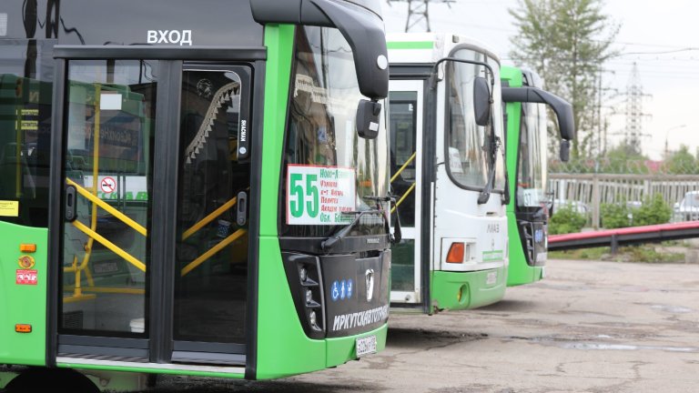 Водителям рейсовых автобусов напомнили в Иркутске о правилах безопасности на железнодорожных переездах